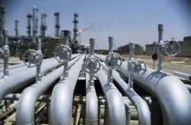 Rafinerie Addoram. Do iráckých rafinerií má téci dvojnásobek ropy.